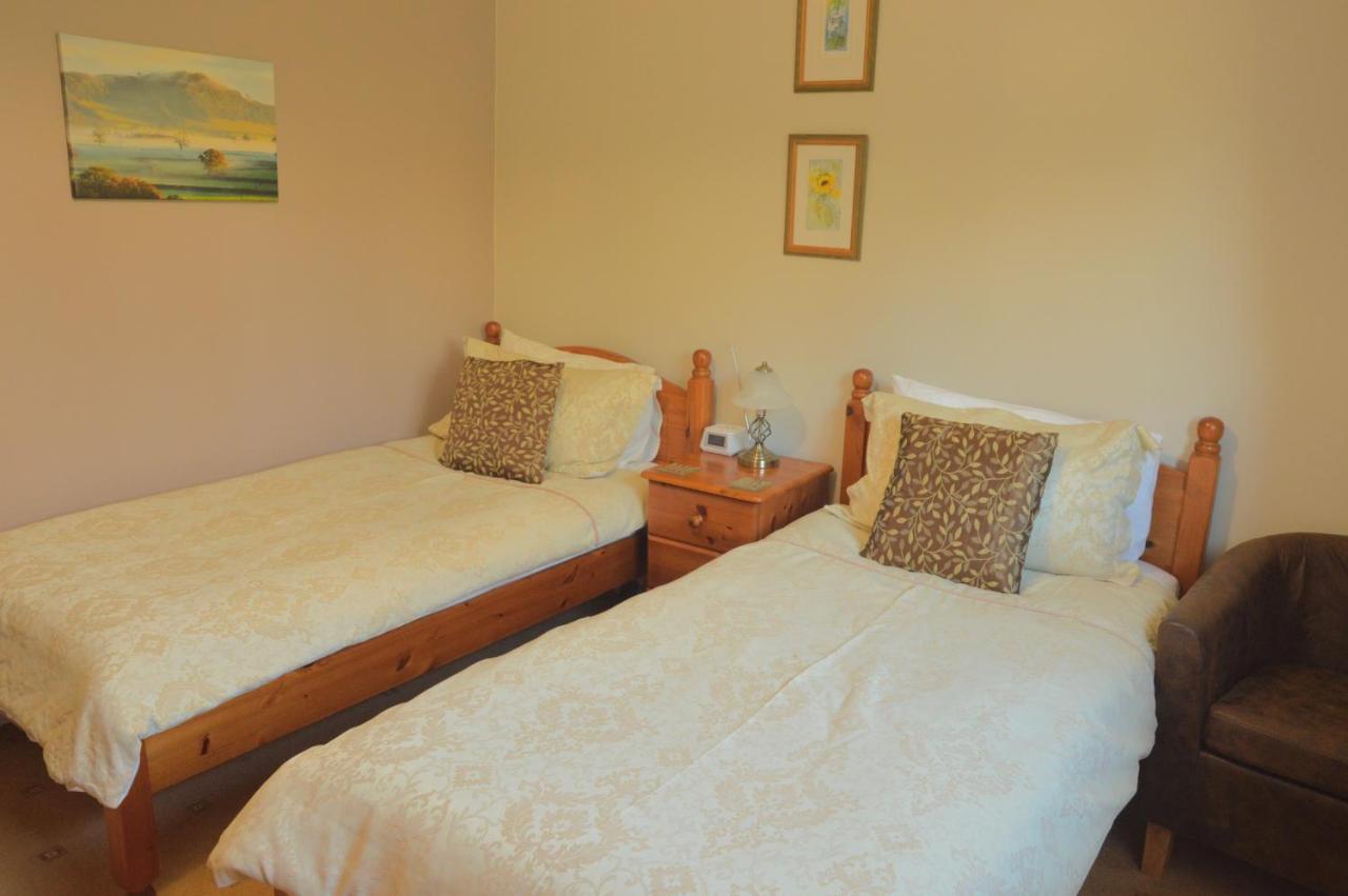 Bed and Breakfast Bryn Hebog Carmarthen Exterior foto